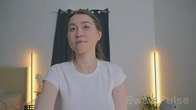 Snapshot of SweetPulse chatting on December 1, 2025, 5:36 pm SweetPulse online show from December 1, 2025, 5:36 pm