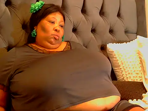 nancy111 online show from November 5, 2025, 2:09 pm