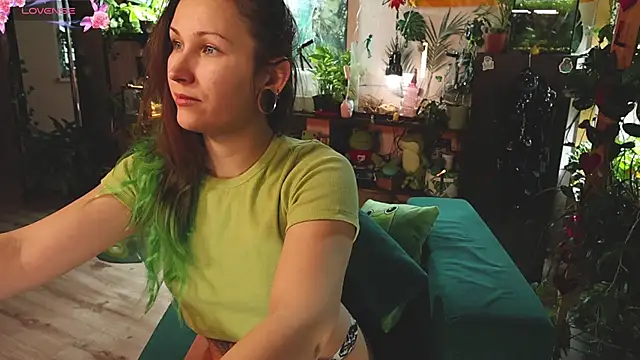 Dead Butterfly online show from October 30, 2025, 3:38 am