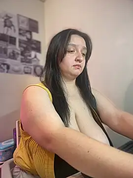 aliceayres797 online show from June 20, 2026, 9:47 am