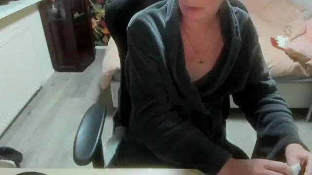 minoesje37 online show from February 9, 2026, 8:18 pm