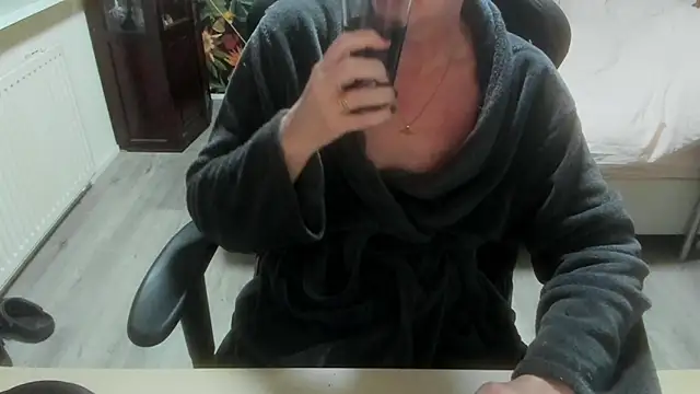 minoesje37 online show from March 17, 2026, 8:12 pm