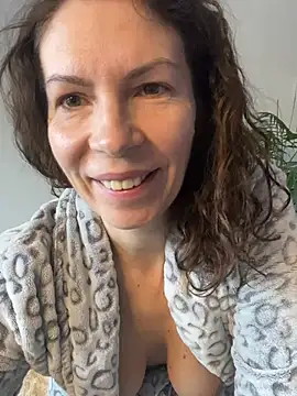 ChristinaGlory online show from February 6, 2026, 7:37 am