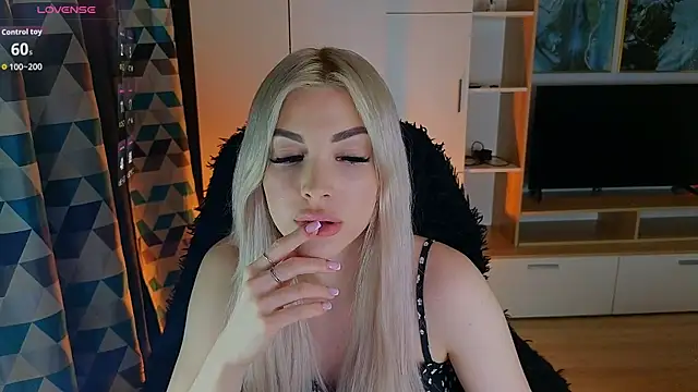 MilanaOmg online show from April 3, 2026, 6:14 pm