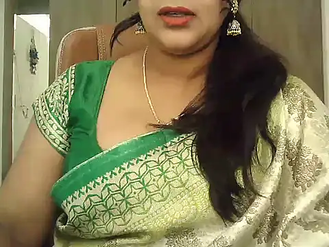 Snapshot of Spandana_Sweety chatting on February 18, 2026, 6:11 am Spandana Sweety online show from February 18, 2026, 6:11 am