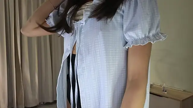 JuliaBeng online show from March 7, 2025, 5:49 pm