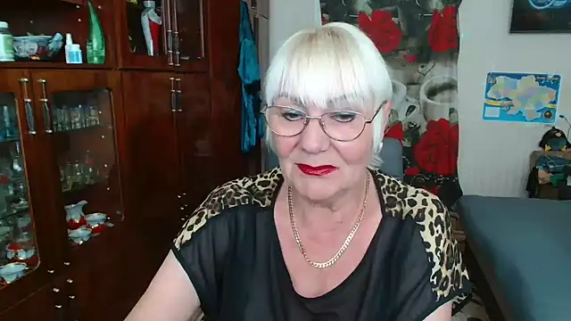 JenaCheim online show from June 19, 2026, 5:46 am