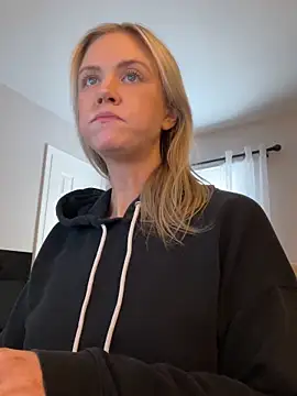 Snapshot of Kay_Cakes chatting on February 24, 2026, 8:42 pm Kay Cakes online show from February 24, 2026, 8:42 pm