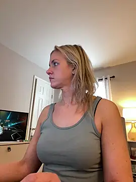 Snapshot of Kay_Cakes chatting on February 3, 2025, 8:03 pm Kay Cakes online show from February 3, 2025, 8:03 pm