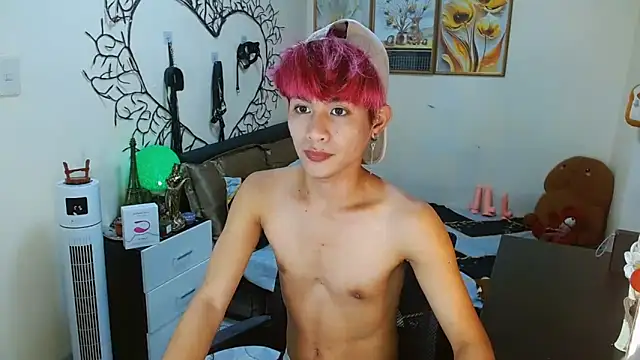 Snapshot of WildestTwink chatting on September 29, 2025, 6:02 pm WildestTwink online show from September 29, 2025, 6:02 pm