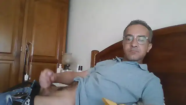CarlosRocha73 online show from May 25, 2026, 10:58 am