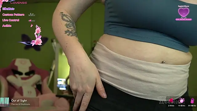 Snapshot of Veronikavonk chatting on April 22, 2026, 8:54 am Veronikavonk online show from April 22, 2026, 8:54 am