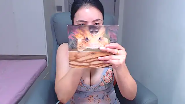 Snapshot of hianne chatting on February 11, 2025, 11:42 am hianne online show from February 11, 2025, 11:42 am