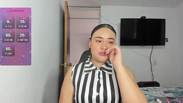ReyleDoll online show from July 23, 2026, 7:32 pm