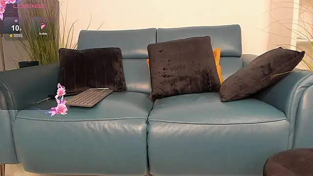 Snapshot of _queens_of_fetish chatting on February 14, 2026, 10:37 am queens of fetish online show from February 14, 2026, 10:37 am