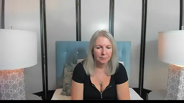 EricaTop online show from November 17, 2025, 5:28 pm