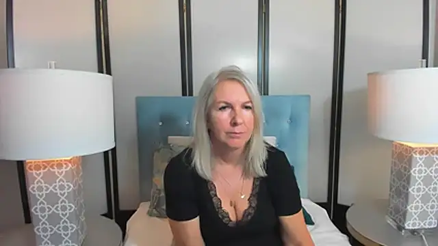 EricaTop online show from November 3, 2025, 4:54 pm