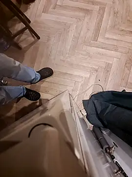 realeasy1 online show from September 28, 2025, 1:34 am