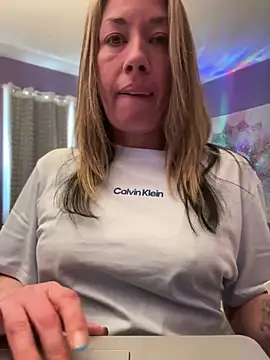 Snapshot of _NinaLuvSins_ chatting on April 8, 2026, 3:24 pm NinaLuvSins online show from April 8, 2026, 3:24 pm