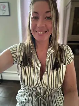 Snapshot of _NinaLuvSins_ chatting on April 15, 2026, 4:55 pm NinaLuvSins online show from April 15, 2026, 4:55 pm