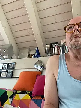Snapshot of wankcellar chatting on April 26, 2026, 10:45 am wankcellar online show from April 26, 2026, 10:45 am
