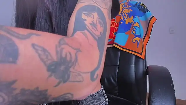 Snapshot of Lisegg_ chatting on February 19, 2026, 10:18 pm Lisegg online show from February 19, 2026, 10:18 pm