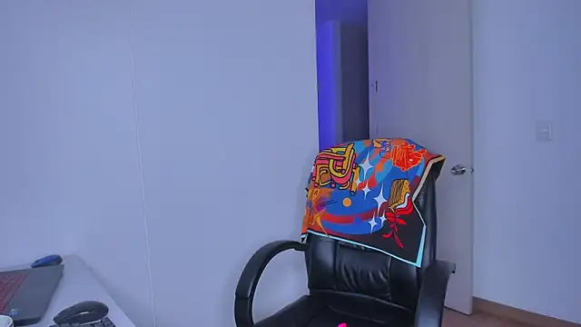 Snapshot of Lisegg_ chatting on February 11, 2026, 10:04 am Lisegg online show from February 11, 2026, 10:04 am