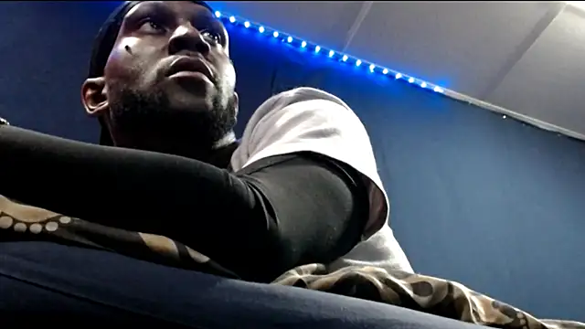 iBreakHeartz online show from October 31, 2025, 8:33 am