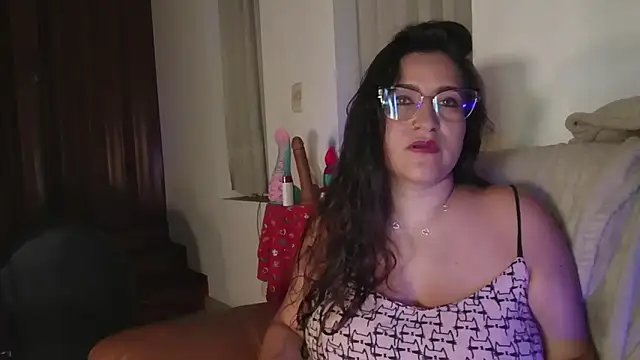 Snapshot of DeesseLuxure chatting on November 10, 2025, 3:55 am DeesseLuxure online show from November 10, 2025, 3:55 am