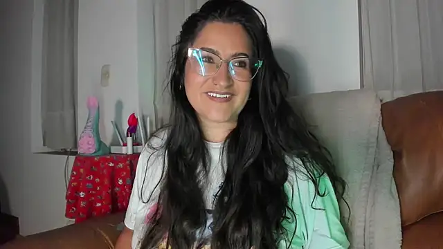 Snapshot of DeesseLuxure chatting on November 16, 2025, 8:19 am DeesseLuxure online show from November 16, 2025, 8:19 am