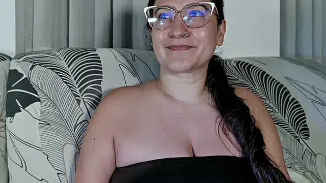 Snapshot of DeesseLuxure chatting on April 8, 2026, 3:41 am DeesseLuxure online show from April 8, 2026, 3:41 am