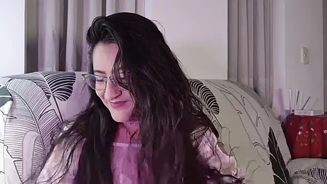 Snapshot of DeesseLuxure chatting on January 15, 2026, 5:44 am DeesseLuxure online show from January 15, 2026, 5:44 am