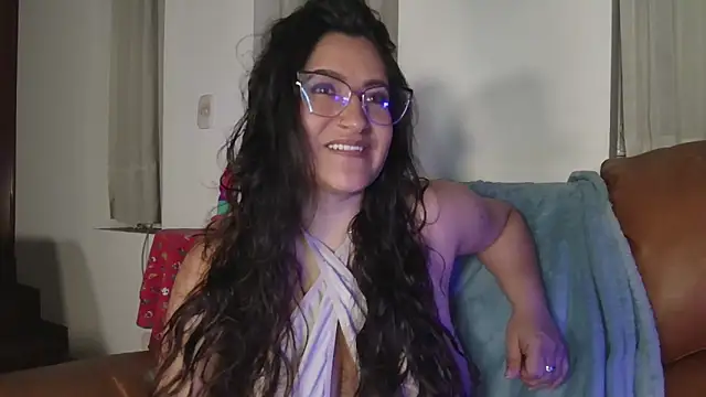 Snapshot of DeesseLuxure chatting on October 22, 2025, 5:18 am DeesseLuxure online show from October 22, 2025, 5:18 am