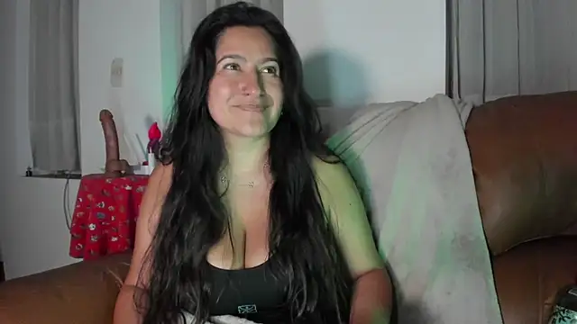 Snapshot of DeesseLuxure chatting on November 19, 2025, 8:14 am DeesseLuxure online show from November 19, 2025, 8:14 am