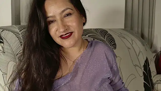 Snapshot of DeesseLuxure chatting on February 4, 2026, 5:46 am DeesseLuxure online show from February 4, 2026, 5:46 am