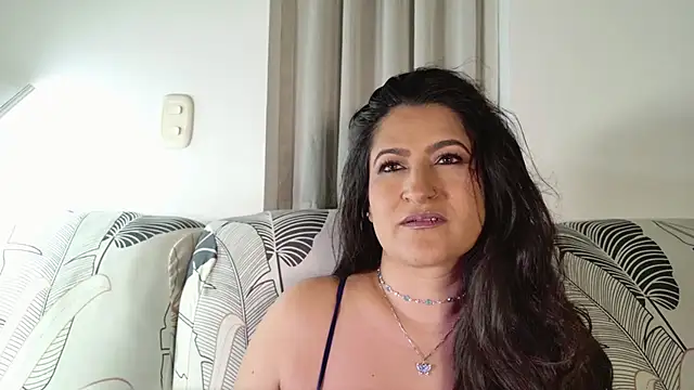 Snapshot of DeesseLuxure chatting on January 14, 2026, 6:17 am DeesseLuxure online show from January 14, 2026, 6:17 am