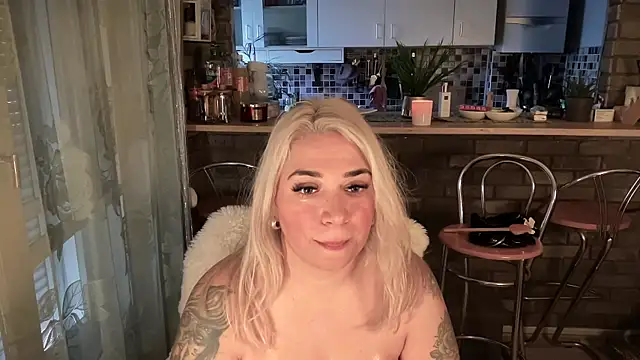 Snapshot of Monageil chatting on March 3, 2025, 6:56 pm Monageil online show from March 3, 2025, 6:56 pm