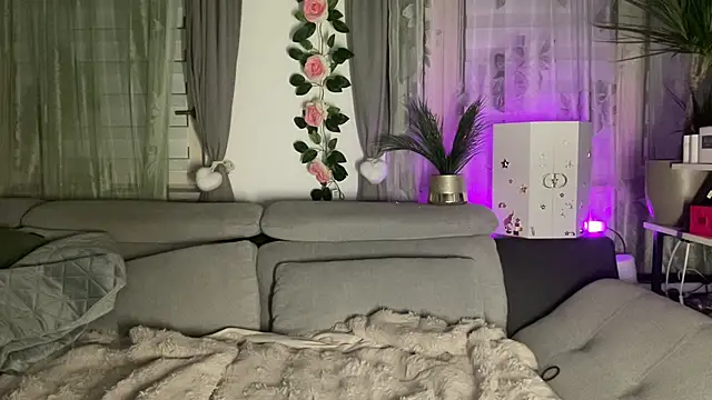 Snapshot of Monageil chatting on October 14, 2025, 6:41 pm Monageil online show from October 14, 2025, 6:41 pm