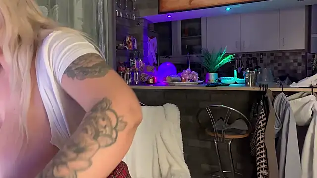 Snapshot of Monageil chatting on February 17, 2025, 8:49 pm Monageil online show from February 17, 2025, 8:49 pm