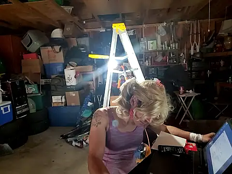 sissyvee online show from May 13, 2026, 11:56 pm