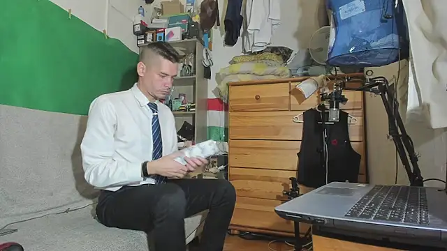 viraglaci18xh online show from November 3, 2025, 4:32 pm