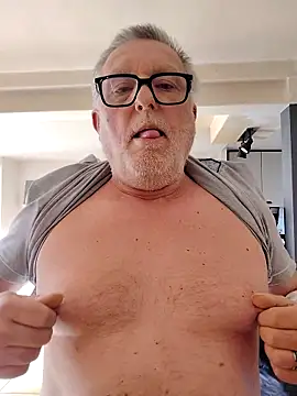 Snapshot of Corref chatting on February 25, 2026, 11:32 am Corref online show from February 25, 2026, 11:32 am