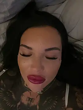 Snapshot of _MelinaCurves_ chatting on January 11, 2026, 8:16 pm MelinaCurves online show from January 11, 2026, 8:16 pm