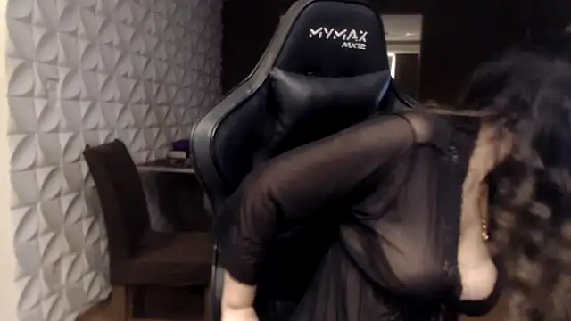 Leilacharlotte online show from March 11, 2026, 12:04 am