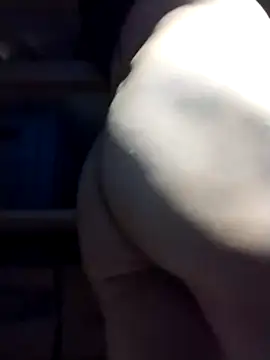 Snapshot of SissyG_ chatting on October 3, 2025, 9:05 pm SissyG online show from October 3, 2025, 9:05 pm