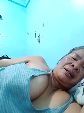 Snapshot of sexylizzy4u chatting on February 6, 2026, 3:24 am sexylizzy4u online show from February 6, 2026, 3:24 am