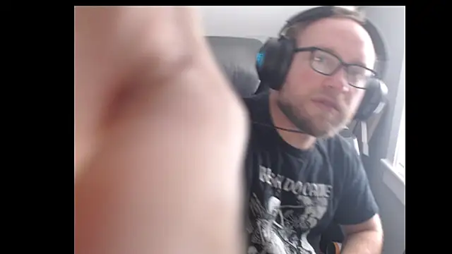 Snapshot of dragonhammer42 chatting on September 18, 2025, 7:17 pm dragonhammer42 online show from September 18, 2025, 7:17 pm