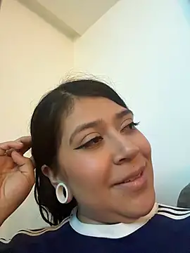 emilyjohanson online show from April 21, 2026, 1:42 am