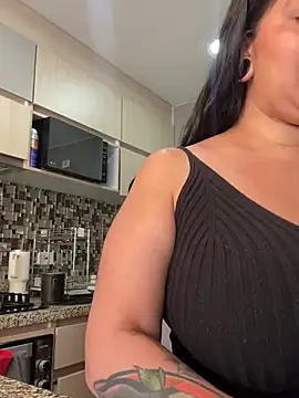Snapshot of emilyjohanson chatting on January 15, 2025, 2:13 pm emilyjohanson online show from January 15, 2025, 2:13 pm