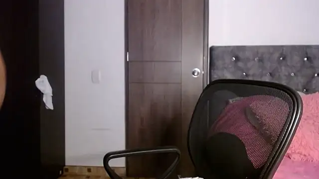 Snapshot of ZAHI_WILLX chatting on January 5, 2026, 10:35 pm ZAHI WILLX online show from January 5, 2026, 10:35 pm